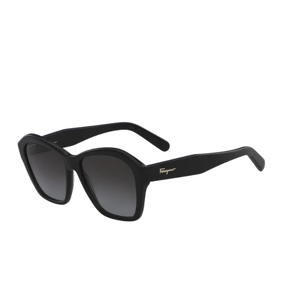 Salvatore Ferragamo Accessories - NWTC Salvatore Ferragamo square 55mm sunglasses style SF894SL made in Italy